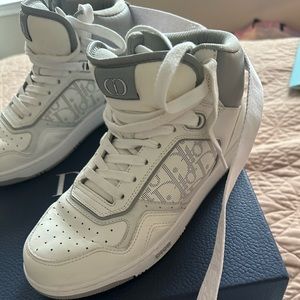 Dior sneakers 💫😍excellent condition 💛